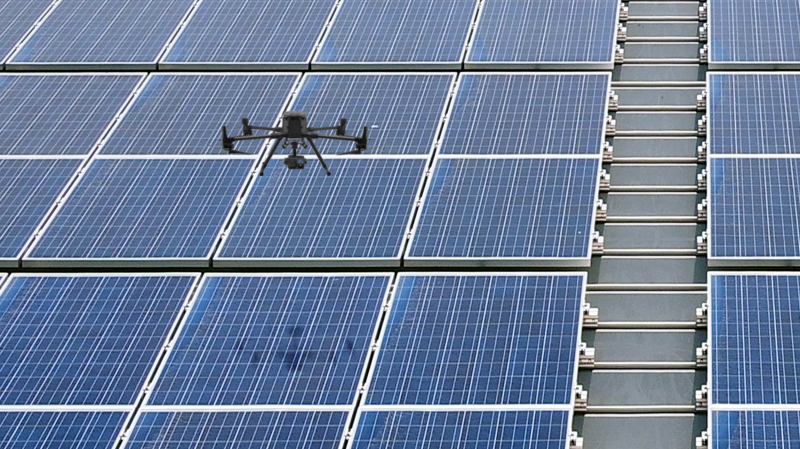 申博太陽城以無人機(jī)搭配IR Sensor熱顯像技術(shù)進(jìn)行全方面模塊健檢，有效降低人力成本并提升發(fā)電量