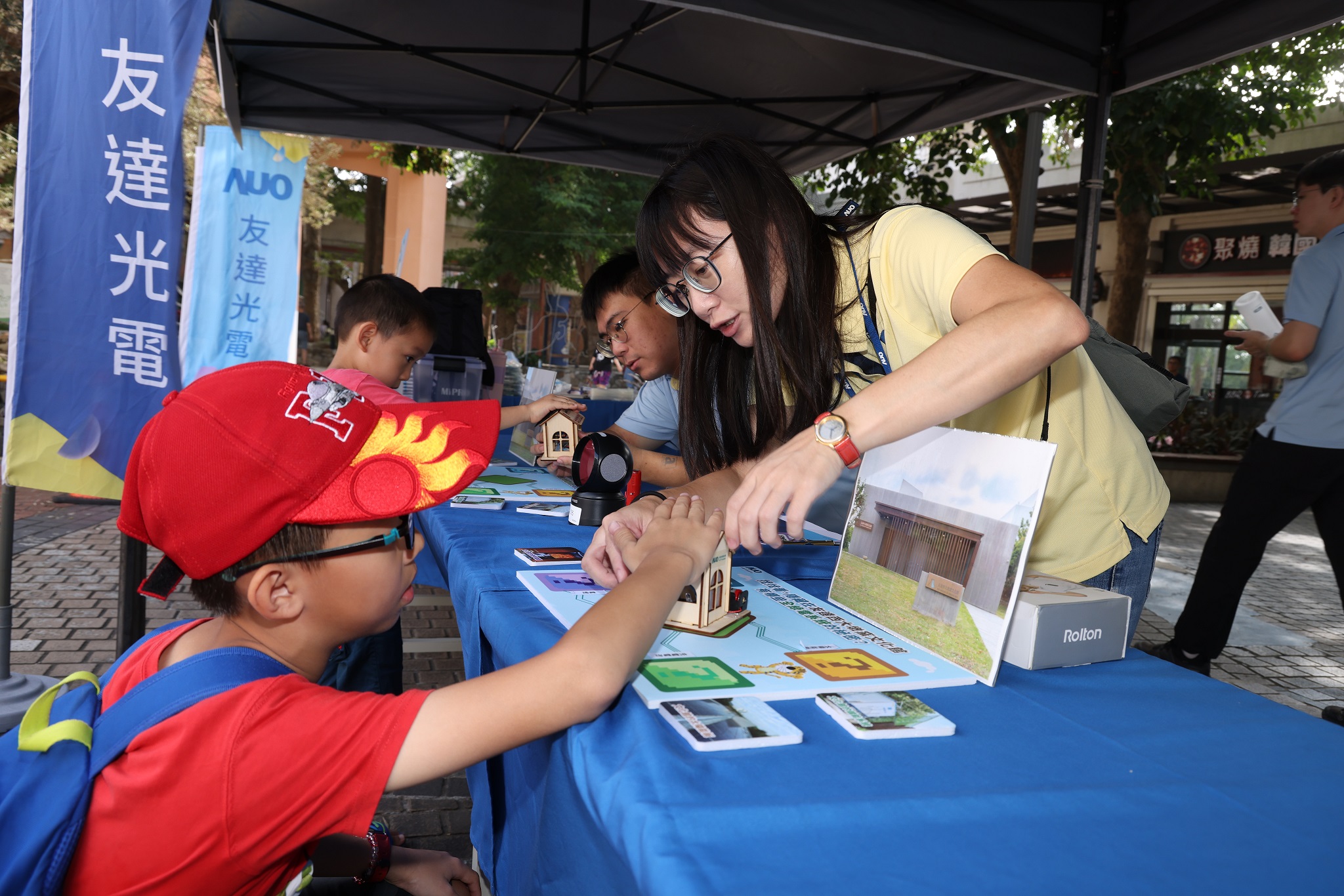 友達(dá)投入永續(xù)素養(yǎng)教育多年，從自身的環(huán)境教育場(chǎng)域走入校園、各式活動(dòng)現(xiàn)場(chǎng)，合作夥伴亦擴(kuò)及到NGO、公部門(mén)與供應(yīng)鏈，豐碩成果獲「社會(huì)共融領(lǐng)袖獎(jiǎng)」