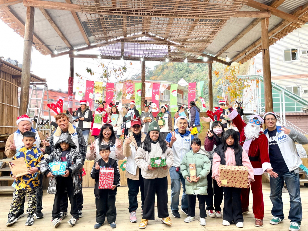 友達(dá)永續(xù)基金會(huì)號(hào)召「圓夢(mèng)計(jì)畫(huà)」行動(dòng)連續(xù)23年 ，由同仁凝聚內(nèi)部愛(ài)心與資源送往偏鄉(xiāng) ，累積為逾萬(wàn)名兒童圓夢(mèng)，實(shí)踐友達(dá)共創(chuàng)共好的永續(xù)精神 。