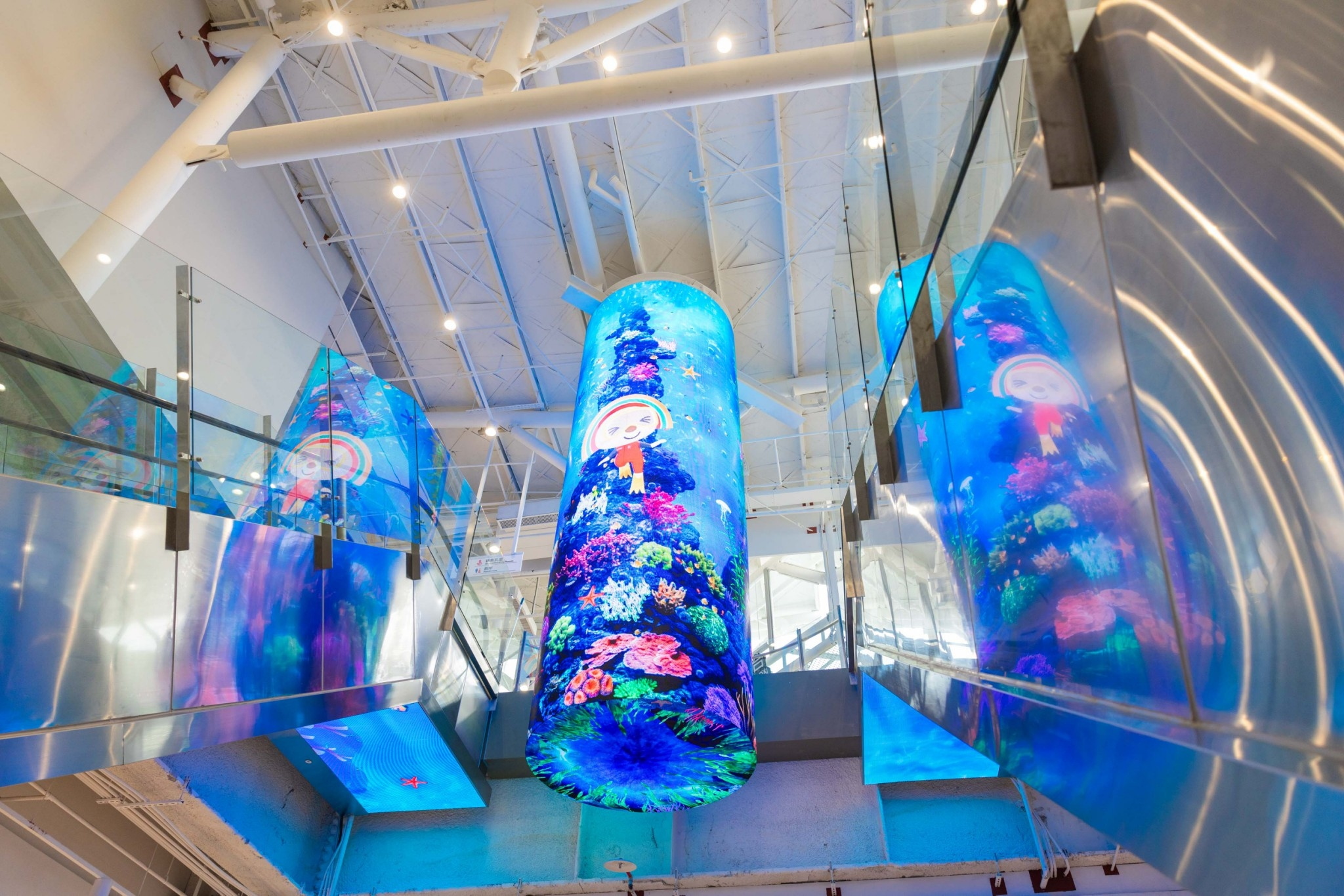 達(dá)擎與傑可達(dá)整合先進(jìn)顯示技術(shù)與軟硬體應(yīng)用服務(wù)，提供一系列大型LED顯示解決方案，為全新改裝開幕的「清水服務(wù)區(qū)」佈局嶄新視覺體驗(yàn)。