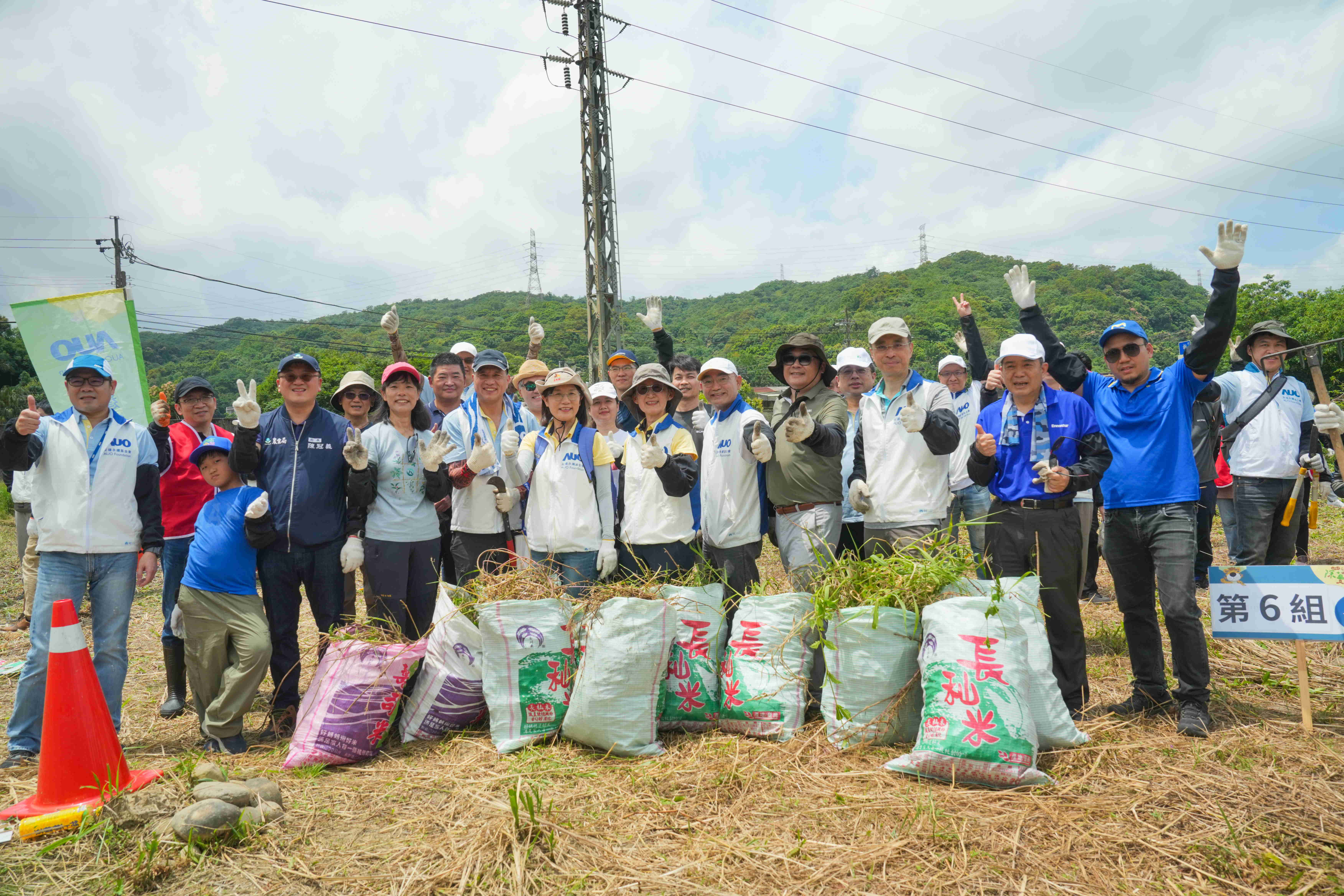 友達(dá)永續(xù)基金會今（17）日在桃園龍?zhí)稄S區(qū)舉辦「手護(hù)臺灣綠色堡壘　Green Party除蔓生活節(jié)」 ，由友達(dá)光電暨友達(dá)永續(xù)基金會董事長彭雙浪攜手政府、供應(yīng)商等合作夥伴共同參與